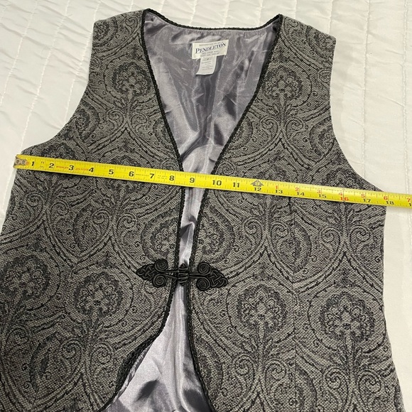 Vintage 100% virgin wool Pendleton vest with ornate toggle closure size small - Picture 7 of 7